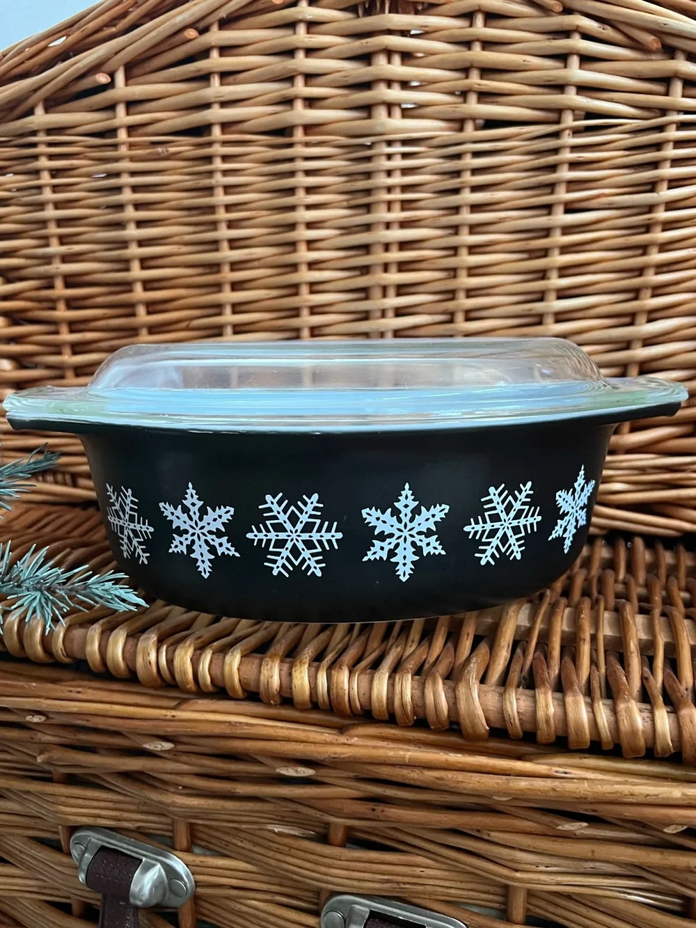 RARE PYREX 043 1 1/2qt matte black oval casserole dish snowflake 1956